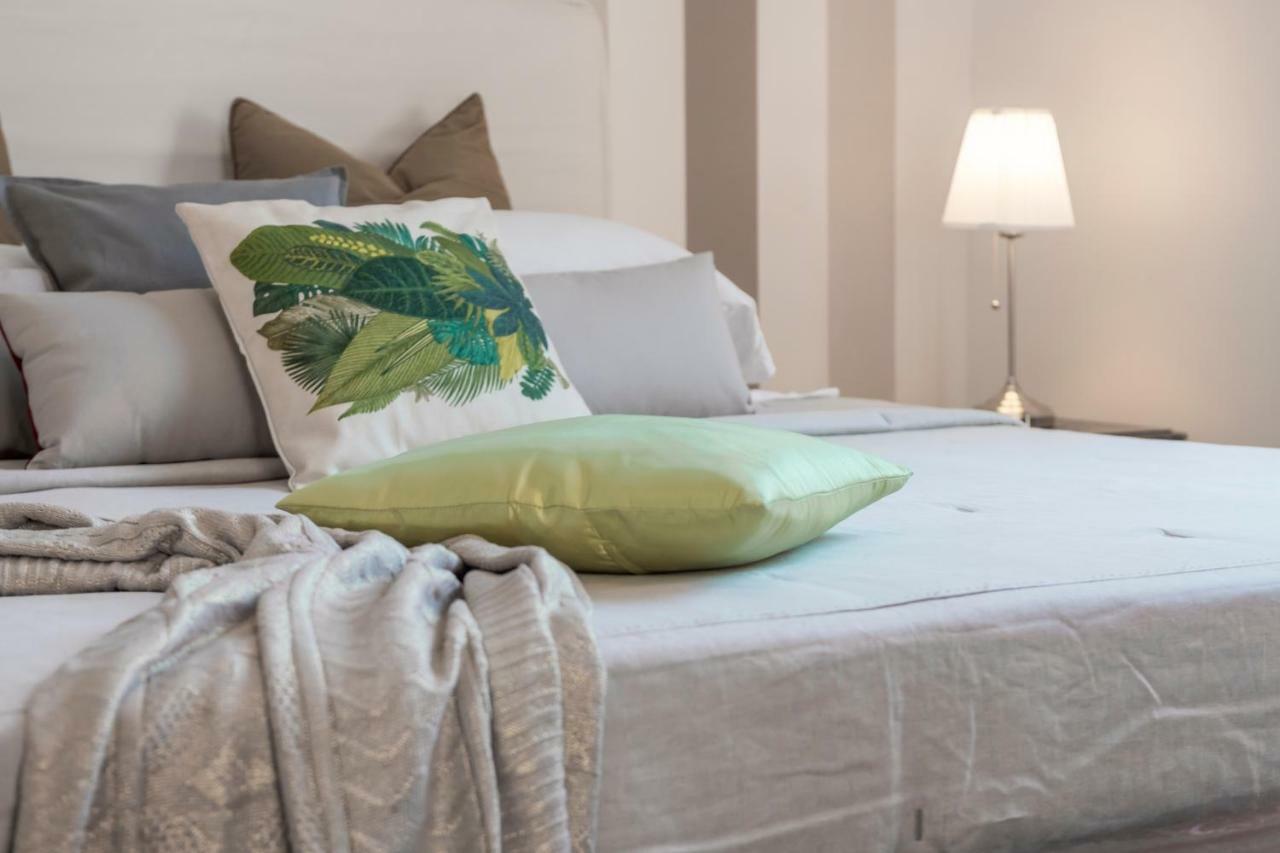 New! Spanish Step Design Apartment *