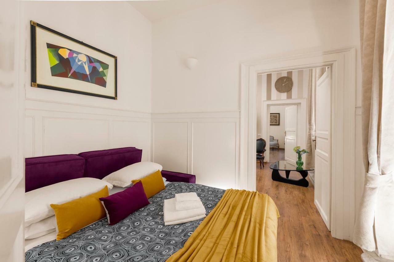 Apartment New! Spanish Step Design *