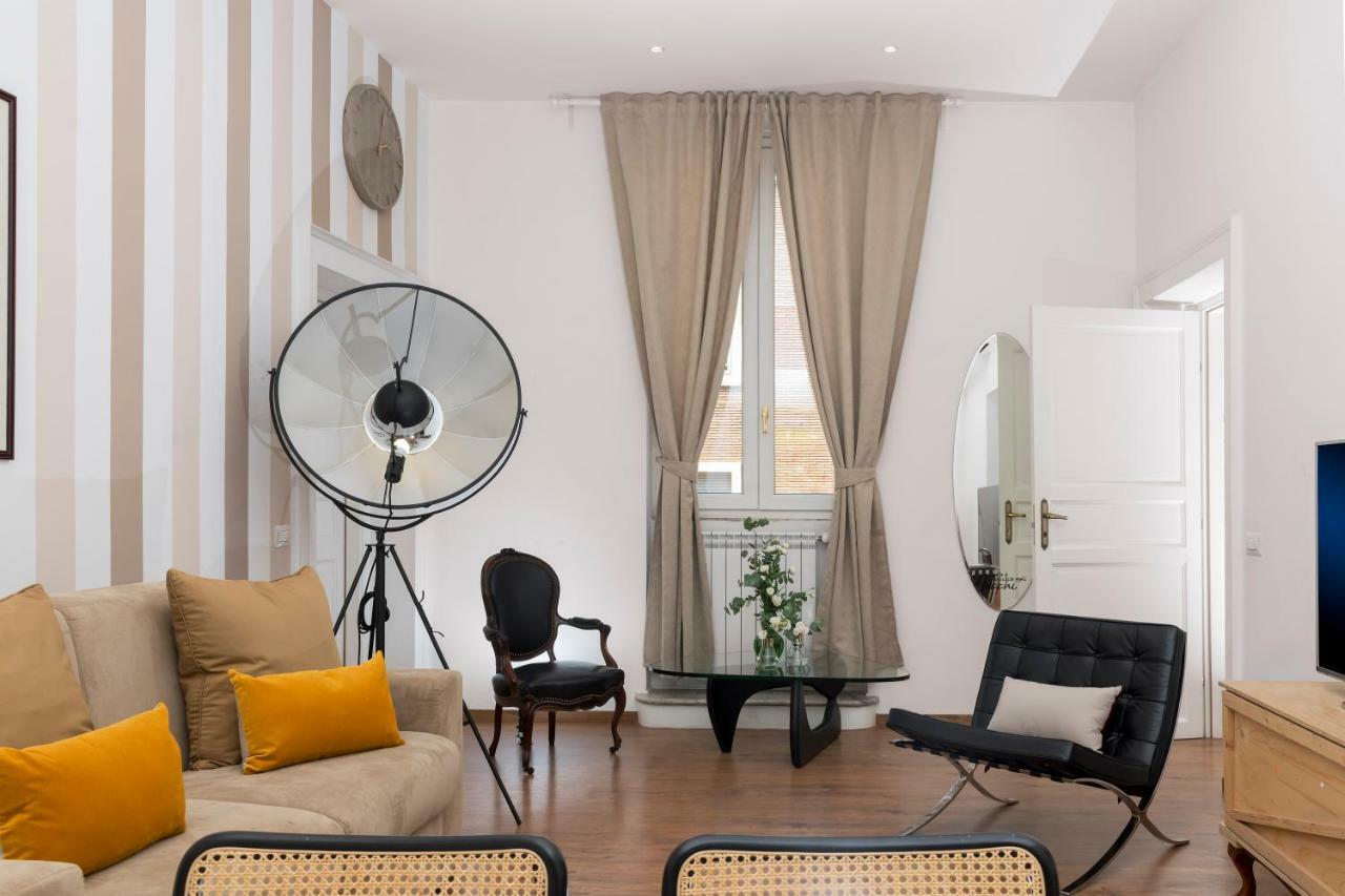 Apartment New! Spanish Step Design *